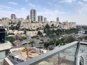 מהמרפסת ברחוב בוליביה